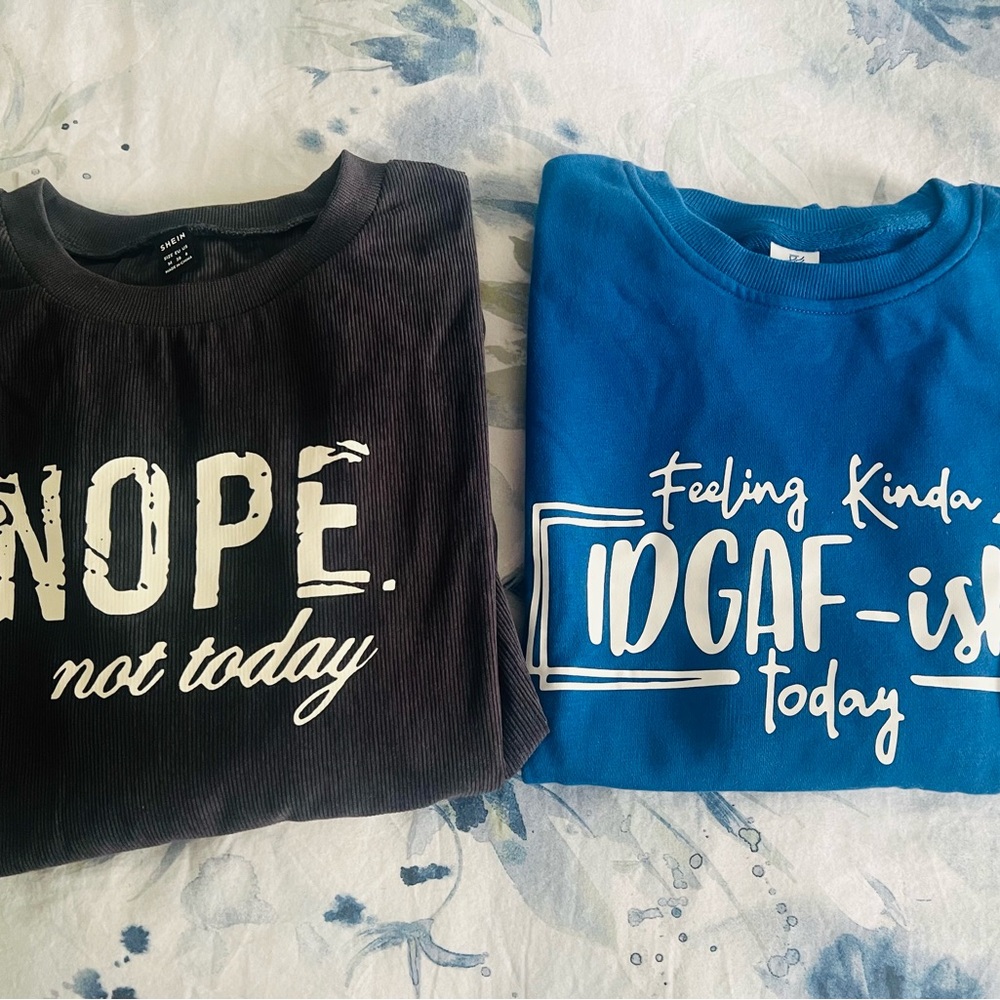 2 sweaters size M